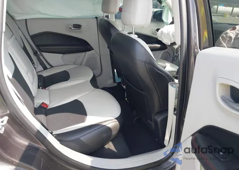 2019 Jeep Compass Limited 4X4 from USA, damaged, VIN 3C4NJDCB1KT599648